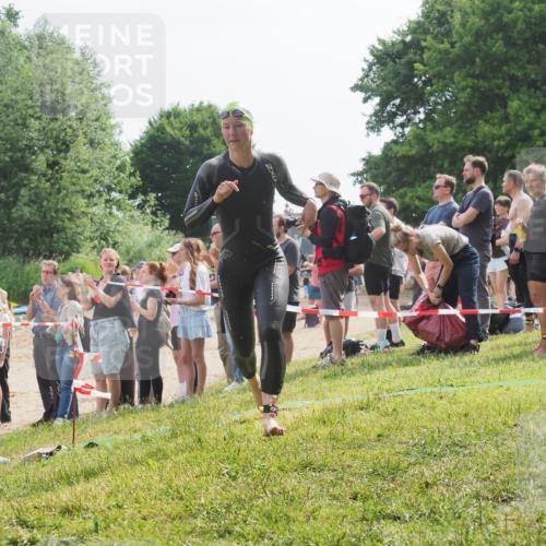 15.06.2025 - 27. Vierlanden-Triathlon KatJ http://msf.ph/oto/8011761 15.06.2025 10:13:46 Schwimmen 513, 545, 585, 622 meine-sportfotos.de