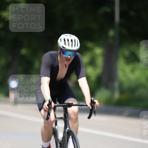 15.06.2025 - 7 Türme Triathlon Yannick Fuchs http://msf.ph/oto/8011771 15.06.2025 12:46:12 Radfahren 489, 501 meine-sportfotos.de