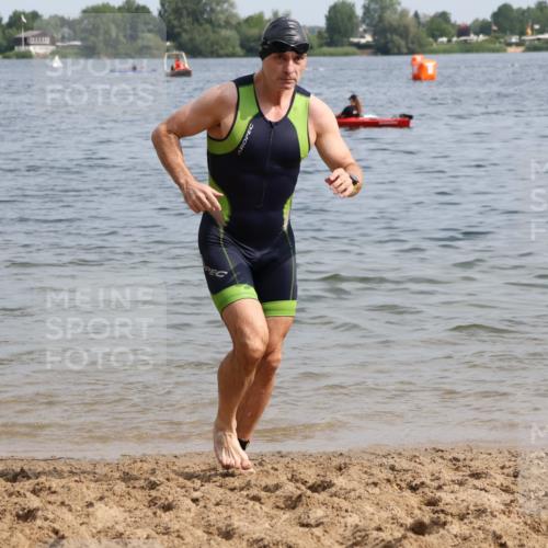15.06.2025 - 27. Vierlanden-Triathlon Lena Gebhardt http://msf.ph/oto/8011773 15.06.2025 10:08:38 Schwimmen 380, 387, 437, 454, 469 meine-sportfotos.de