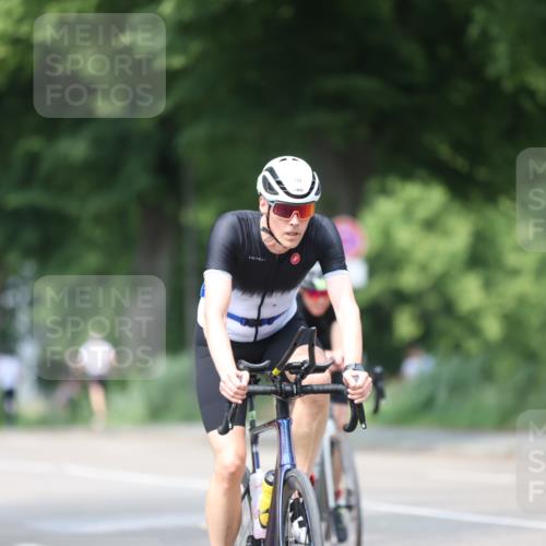 15.06.2025 - 7 Türme Triathlon Yannick Fuchs http://msf.ph/oto/8011786 15.06.2025 13:26:36 Radfahren 400, 667, 719 meine-sportfotos.de