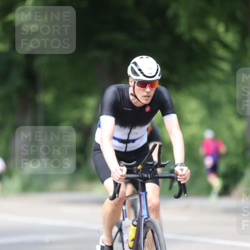 15.06.2025 - 7 Türme Triathlon Yannick Fuchs http://msf.ph/oto/8011795 15.06.2025 13:26:36 Radfahren 400, 667, 719 meine-sportfotos.de