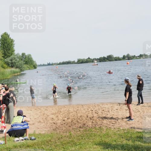 21.06.2025 - 27. Vierlanden-Triathlon MichiJ http://msf.ph/oto/8011803 15.06.2026 10:14:17 Schwimmen 482, 618, 632 meine-sportfotos.de
