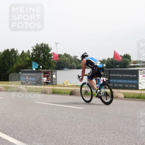 15.06.2025 - 27. Vierlanden-Triathlon H.Heesch http://msf.ph/oto/8011804 15.06.2025 11:04:44 Radfahren 30, 48, 137, 577, 685, 711 meine-sportfotos.de