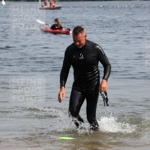 15.06.2025 - 27. Vierlanden-Triathlon Lena Gebhardt http://msf.ph/oto/8011820 15.06.2025 10:09:24 Schwimmen 421 meine-sportfotos.de