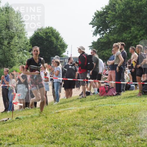 15.06.2025 - 27. Vierlanden-Triathlon KatJ http://msf.ph/oto/8011821 15.06.2025 10:13:50 Schwimmen 490, 513, 540, 545, 585, 622 meine-sportfotos.de