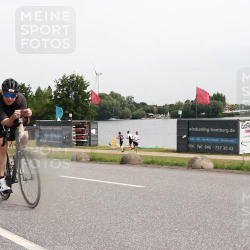 15.06.2025 - 27. Vierlanden-Triathlon H.Heesch http://msf.ph/oto/8011841 15.06.2025 11:04:46 Radfahren 30, 137, 547, 577, 685 meine-sportfotos.de