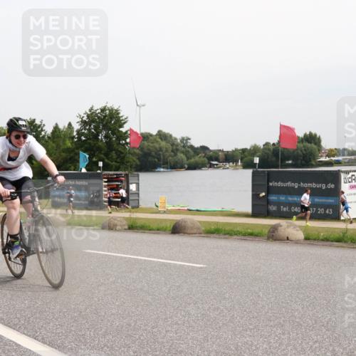 15.06.2025 - 27. Vierlanden-Triathlon H.Heesch http://msf.ph/oto/8011845 15.06.2025 11:04:48 Radfahren 30, 137, 547, 577, 685 meine-sportfotos.de
