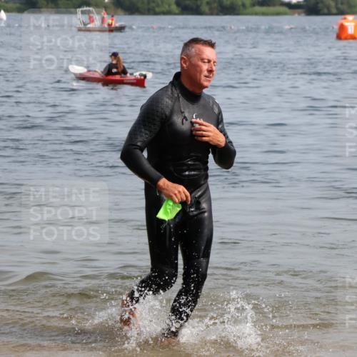 15.06.2025 - 27. Vierlanden-Triathlon Lena Gebhardt http://msf.ph/oto/8011851 15.06.2025 10:09:26 Schwimmen 421 meine-sportfotos.de