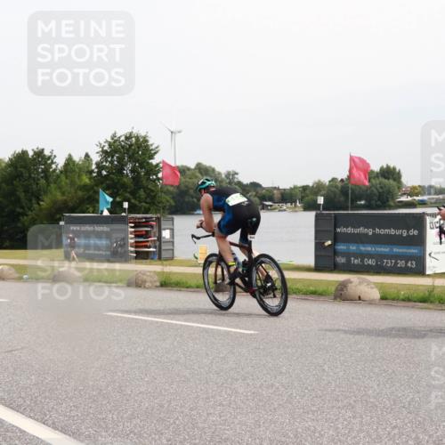 15.06.2025 - 27. Vierlanden-Triathlon H.Heesch http://msf.ph/oto/8011861 15.06.2025 11:04:59 Radfahren 654 meine-sportfotos.de