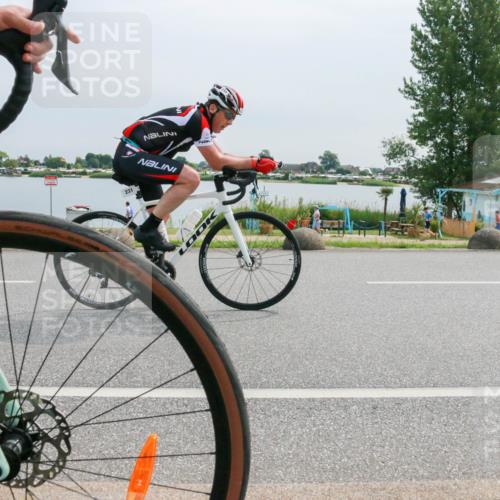 15.06.2025 - 27. Vierlanden-Triathlon H.Heesch http://msf.ph/oto/8011863 15.06.2025 11:05:08 Radfahren 122, 231, 246, 588 meine-sportfotos.de