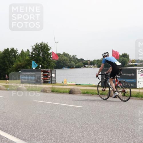 15.06.2025 - 27. Vierlanden-Triathlon H.Heesch http://msf.ph/oto/8011881 15.06.2025 11:05:00 Radfahren 654, 716 meine-sportfotos.de