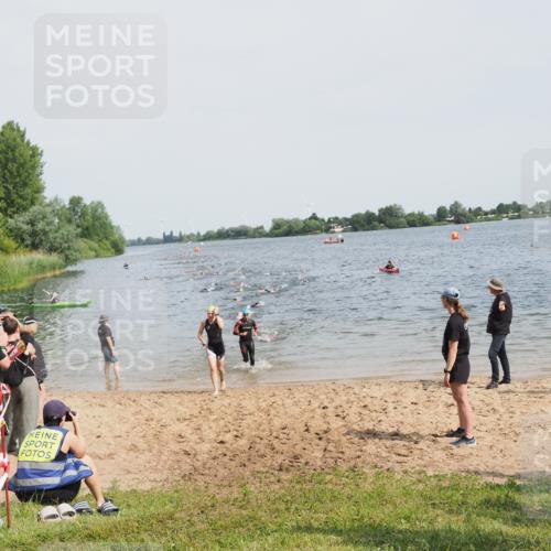 21.06.2025 - 27. Vierlanden-Triathlon MichiJ http://msf.ph/oto/8011899 15.06.2026 10:14:19 Schwimmen 482, 565, 618, 632 meine-sportfotos.de