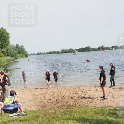 21.06.2025 - 27. Vierlanden-Triathlon MichiJ http://msf.ph/oto/8011908 15.06.2026 10:14:20 Schwimmen 482, 565, 618 meine-sportfotos.de