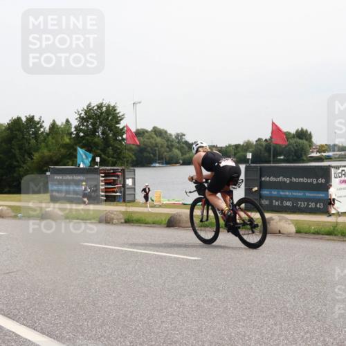 15.06.2025 - 27. Vierlanden-Triathlon H.Heesch http://msf.ph/oto/8011919 15.06.2025 11:05:09 Radfahren 122, 231, 588, 683 meine-sportfotos.de