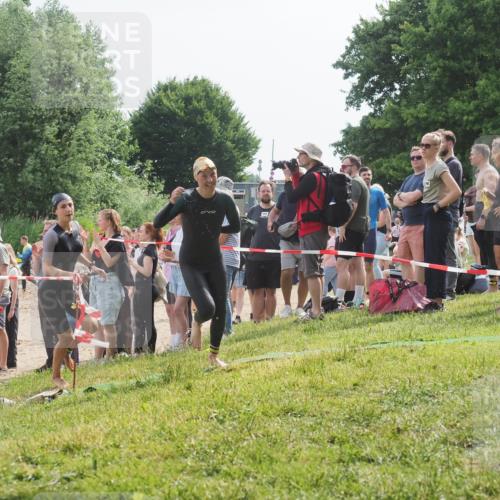 15.06.2025 - 27. Vierlanden-Triathlon KatJ http://msf.ph/oto/8011924 15.06.2025 10:13:53 Schwimmen 490, 513, 540, 622 meine-sportfotos.de