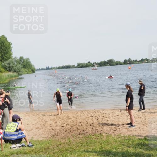 21.06.2025 - 27. Vierlanden-Triathlon MichiJ http://msf.ph/oto/8011927 15.06.2026 10:14:20 Schwimmen 482, 565, 618 meine-sportfotos.de