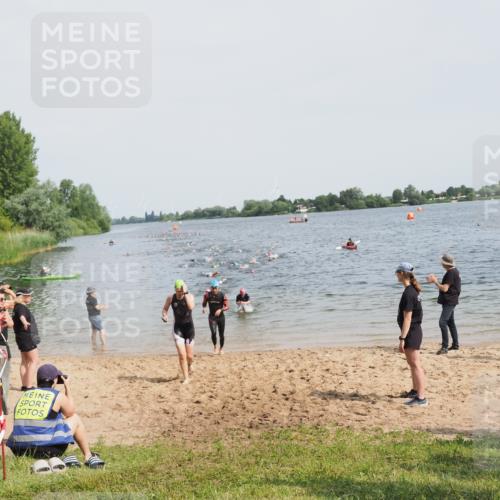 21.06.2025 - 27. Vierlanden-Triathlon MichiJ http://msf.ph/oto/8011943 15.06.2026 10:14:21 Schwimmen 482, 565, 618 meine-sportfotos.de