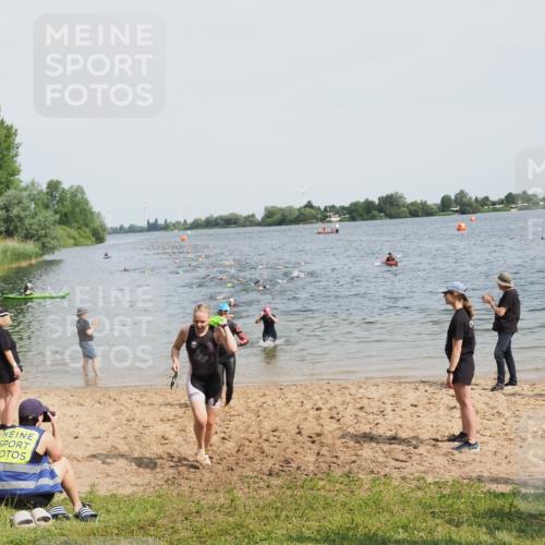 21.06.2025 - 27. Vierlanden-Triathlon MichiJ http://msf.ph/oto/8011952 15.06.2026 10:14:22 Schwimmen 482, 565, 618 meine-sportfotos.de