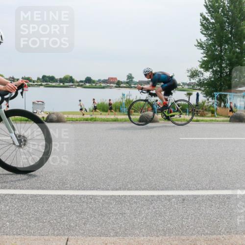 15.06.2025 - 27. Vierlanden-Triathlon H.Heesch http://msf.ph/oto/8011955 15.06.2025 11:05:20 Radfahren 212, 707 meine-sportfotos.de