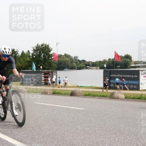 15.06.2025 - 27. Vierlanden-Triathlon H.Heesch http://msf.ph/oto/8011957 15.06.2025 11:05:20 Radfahren 212, 702 meine-sportfotos.de