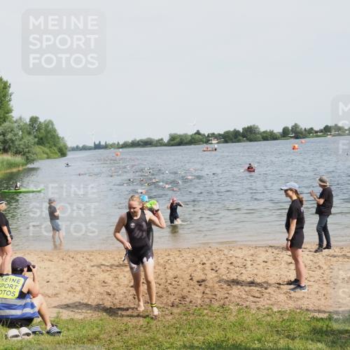 21.06.2025 - 27. Vierlanden-Triathlon MichiJ http://msf.ph/oto/8011964 15.06.2026 10:14:23 Schwimmen 482, 565, 618 meine-sportfotos.de
