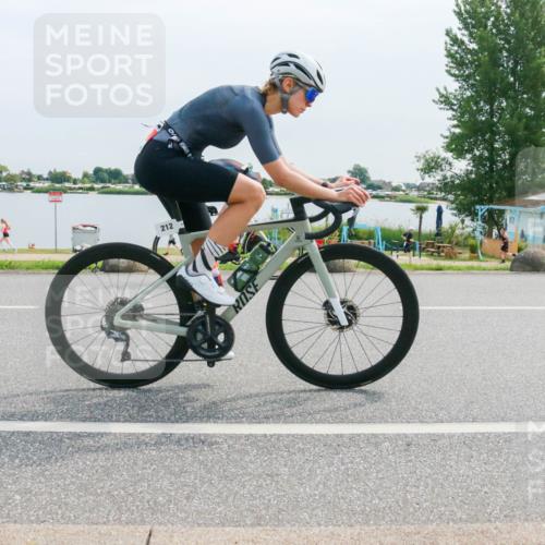 15.06.2025 - 27. Vierlanden-Triathlon H.Heesch http://msf.ph/oto/8011966 15.06.2025 11:05:20 Radfahren 212, 707 meine-sportfotos.de