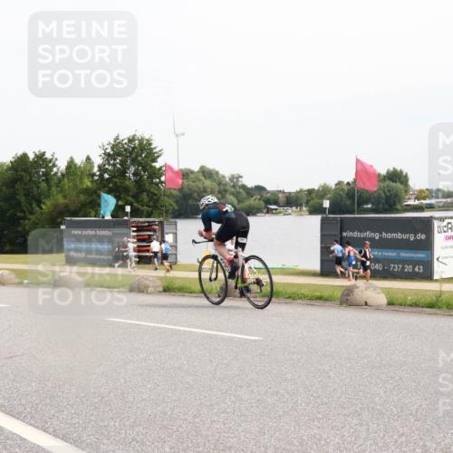 15.06.2025 - 27. Vierlanden-Triathlon H.Heesch http://msf.ph/oto/8011973 15.06.2025 11:05:20 Radfahren 212, 702 meine-sportfotos.de
