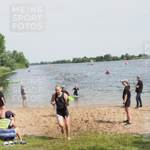 21.06.2025 - 27. Vierlanden-Triathlon MichiJ http://msf.ph/oto/8011989 15.06.2026 10:14:23 Schwimmen 482, 565, 618 meine-sportfotos.de