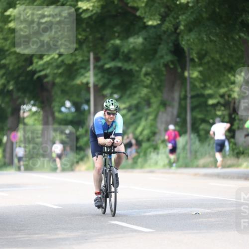 15.06.2025 - 7 Türme Triathlon Yannick Fuchs http://msf.ph/oto/8011994 15.06.2025 13:26:46 Radfahren 667, 1071, 1153 meine-sportfotos.de