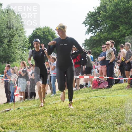 15.06.2025 - 27. Vierlanden-Triathlon KatJ http://msf.ph/oto/8012008 15.06.2025 10:13:54 Schwimmen 490, 513, 540, 622 meine-sportfotos.de