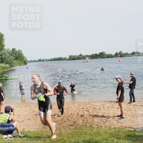 21.06.2025 - 27. Vierlanden-Triathlon MichiJ http://msf.ph/oto/8012022 15.06.2026 10:14:23 Schwimmen 482, 565, 618 meine-sportfotos.de