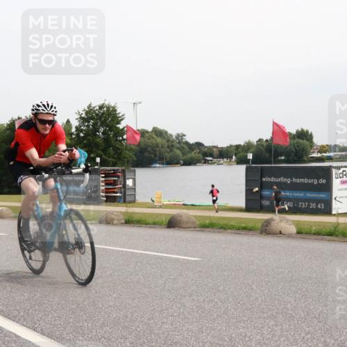 15.06.2025 - 27. Vierlanden-Triathlon H.Heesch http://msf.ph/oto/8012038 15.06.2025 11:05:42 Radfahren 82, 99, 552 meine-sportfotos.de