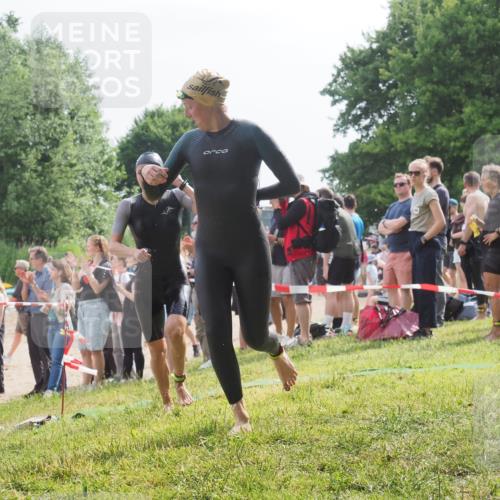 15.06.2025 - 27. Vierlanden-Triathlon KatJ http://msf.ph/oto/8012039 15.06.2025 10:13:54 Schwimmen 490, 513, 540, 622 meine-sportfotos.de