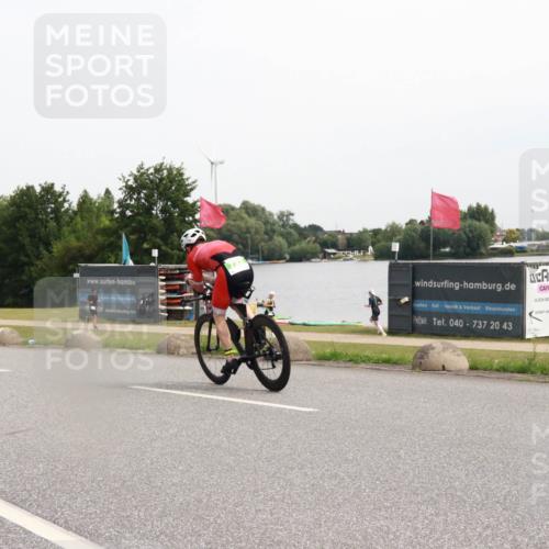 15.06.2025 - 27. Vierlanden-Triathlon H.Heesch http://msf.ph/oto/8012047 15.06.2025 11:06:04 Radfahren 569, 732 meine-sportfotos.de