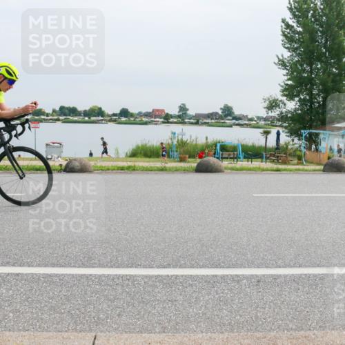15.06.2025 - 27. Vierlanden-Triathlon H.Heesch http://msf.ph/oto/8012059 15.06.2025 11:05:36 Radfahren 99, 222, 552, 688, 718 meine-sportfotos.de