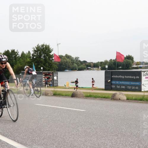 15.06.2025 - 27. Vierlanden-Triathlon H.Heesch http://msf.ph/oto/8012064 15.06.2025 11:06:07 Radfahren 220, 569, 732 meine-sportfotos.de
