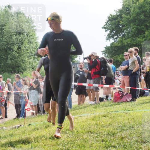 15.06.2025 - 27. Vierlanden-Triathlon KatJ http://msf.ph/oto/8012068 15.06.2025 10:13:55 Schwimmen 472, 490, 513, 540, 622 meine-sportfotos.de