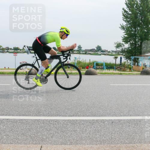 15.06.2025 - 27. Vierlanden-Triathlon H.Heesch http://msf.ph/oto/8012074 15.06.2025 11:05:36 Radfahren 99, 222, 552, 688, 718 meine-sportfotos.de