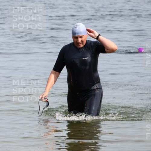 15.06.2025 - 27. Vierlanden-Triathlon Lena Gebhardt http://msf.ph/oto/8012076 15.06.2025 10:09:52 Schwimmen 466 meine-sportfotos.de