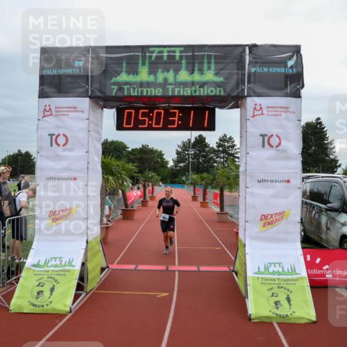 15.06.2025 - 7 Türme Triathlon Michael Strokosch http://msf.ph/oto/8012085 15.06.2025 15:03:11 Ziel 401 meine-sportfotos.de