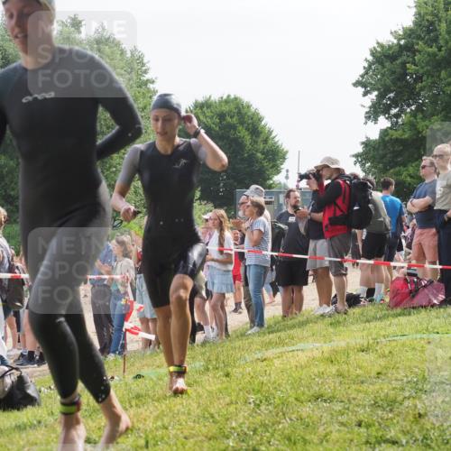 15.06.2025 - 27. Vierlanden-Triathlon KatJ http://msf.ph/oto/8012097 15.06.2025 10:13:55 Schwimmen 472, 490, 513, 540, 622 meine-sportfotos.de