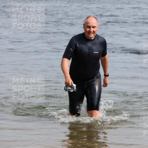 15.06.2025 - 27. Vierlanden-Triathlon Lena Gebhardt http://msf.ph/oto/8012104 15.06.2025 10:09:55 Schwimmen 466 meine-sportfotos.de