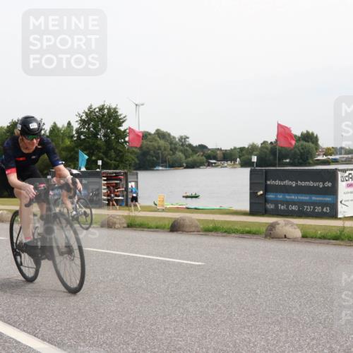 15.06.2025 - 27. Vierlanden-Triathlon H.Heesch http://msf.ph/oto/8012105 15.06.2025 11:06:13 Radfahren 206, 220, 223, 697, 760 meine-sportfotos.de