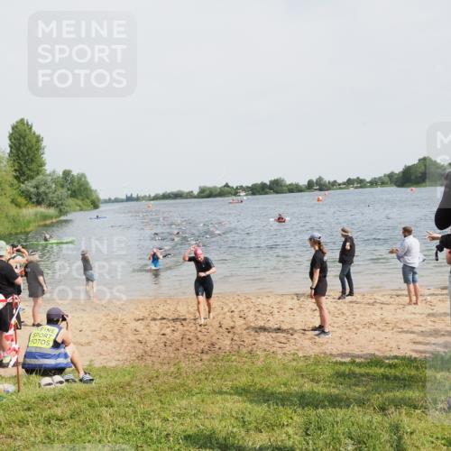 21.06.2025 - 27. Vierlanden-Triathlon MichiJ http://msf.ph/oto/8012108 15.06.2026 10:14:27 Schwimmen 482, 565, 615, 618 meine-sportfotos.de