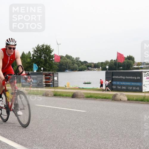 15.06.2025 - 27. Vierlanden-Triathlon H.Heesch http://msf.ph/oto/8012122 15.06.2025 11:06:21 Radfahren 16, 206, 485, 705, 760 meine-sportfotos.de