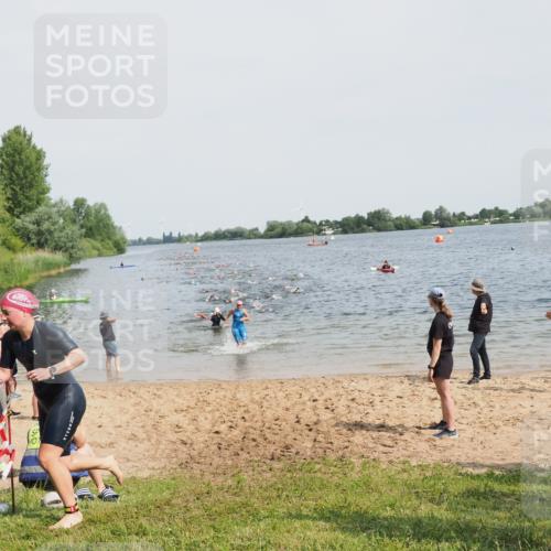 21.06.2025 - 27. Vierlanden-Triathlon MichiJ http://msf.ph/oto/8012128 15.06.2026 10:14:30 Schwimmen 482, 565, 615, 618 meine-sportfotos.de