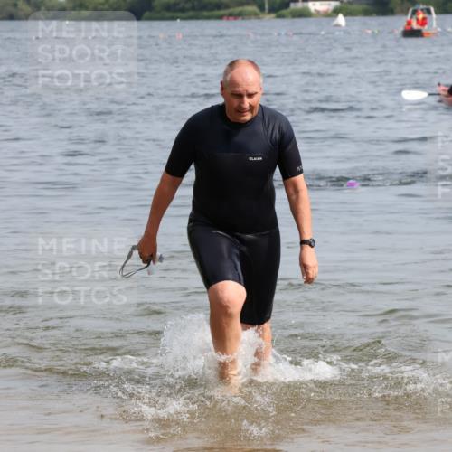 15.06.2025 - 27. Vierlanden-Triathlon Lena Gebhardt http://msf.ph/oto/8012131 15.06.2025 10:09:57 Schwimmen 466 meine-sportfotos.de