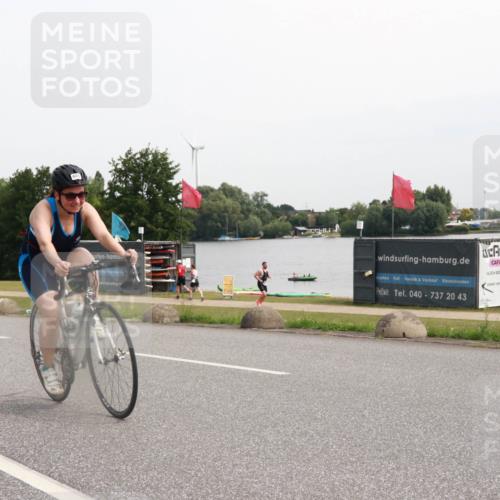 15.06.2025 - 27. Vierlanden-Triathlon H.Heesch http://msf.ph/oto/8012132 15.06.2025 11:06:24 Radfahren 16, 485 meine-sportfotos.de