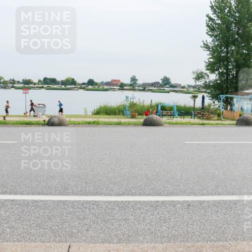 15.06.2025 - 27. Vierlanden-Triathlon H.Heesch http://msf.ph/oto/8012145 15.06.2025 11:06:04 Radfahren 569, 732 meine-sportfotos.de