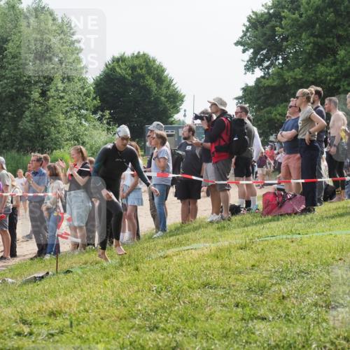 15.06.2025 - 27. Vierlanden-Triathlon KatJ http://msf.ph/oto/8012160 15.06.2025 10:14:01 Schwimmen 472, 475, 490, 540 meine-sportfotos.de